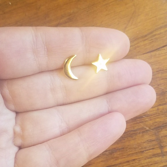 NWOT Gold Moon & Star Studs - Picture 6 of 7